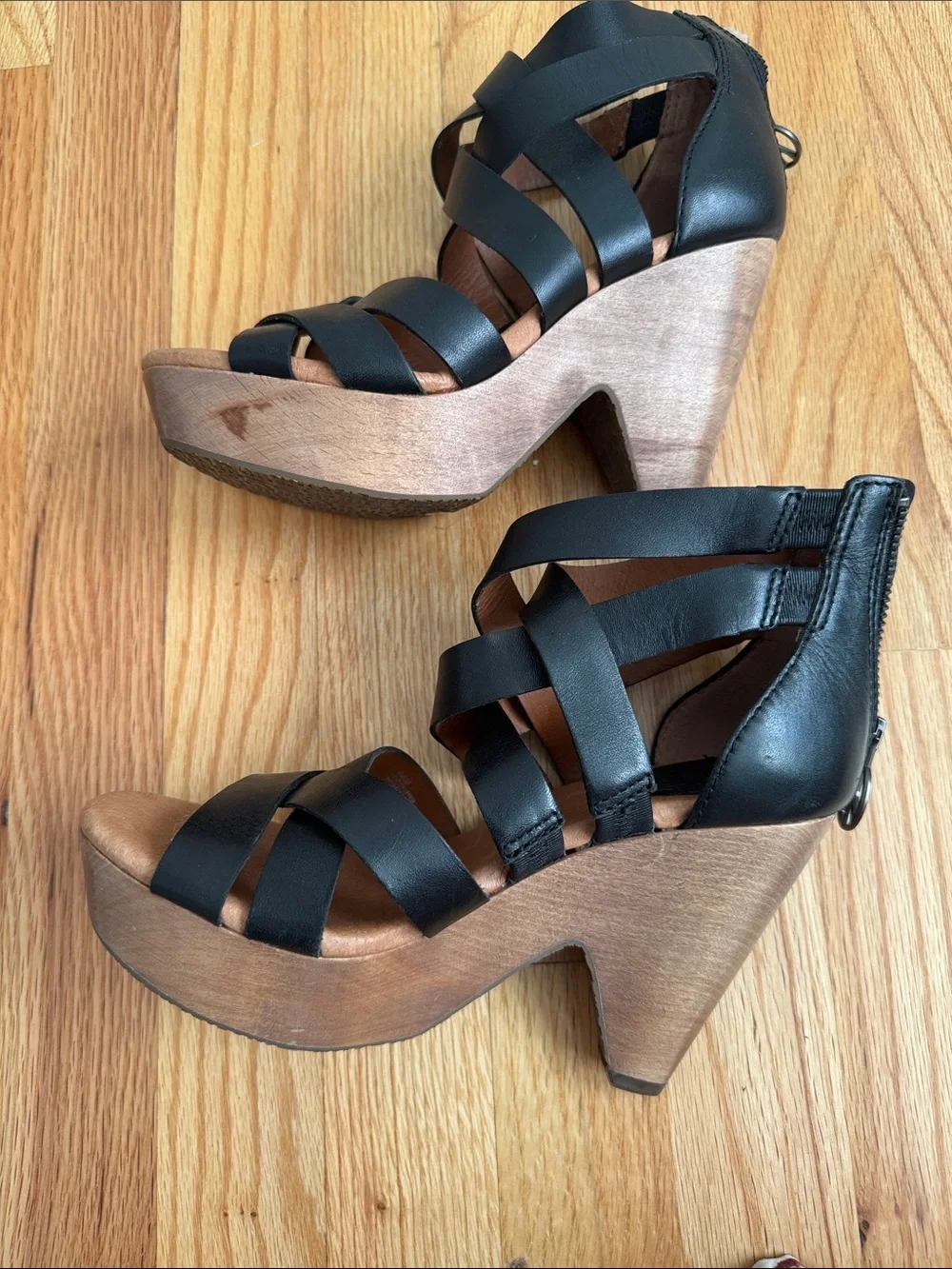 Lucky Brand size 6 Black Strappy Leather Platform Sandals